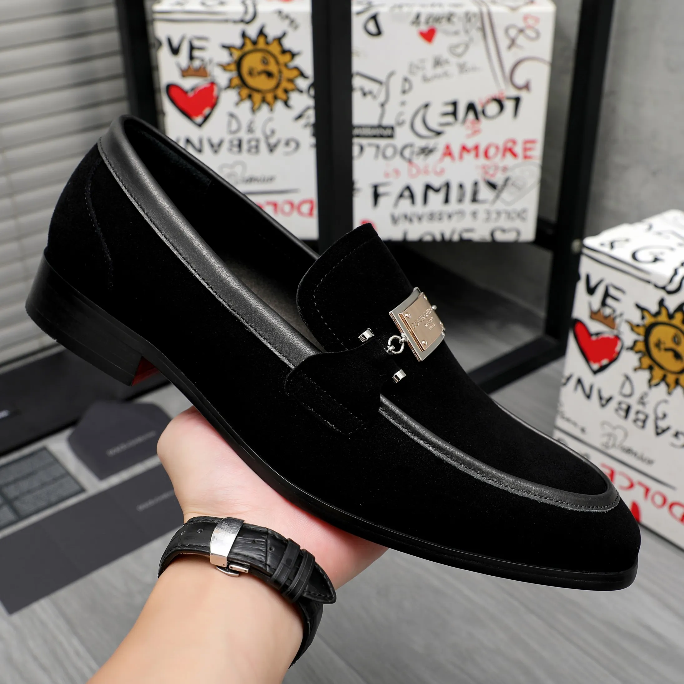Men's shoes 💰500 Product trademark: DG (Dolce & Gabbana) business casual leather shoes Regular size: 38-45 (45 is custom-made and non-returnable) Product materials: Selected frosted cowhide upper, cowhide lining, original outsole